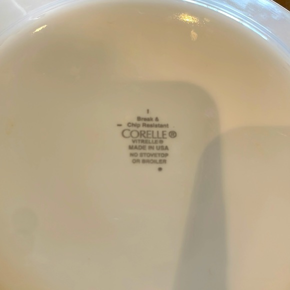 Corelle Set of 8.5” 4 Salad plates - Picture 3 of 3